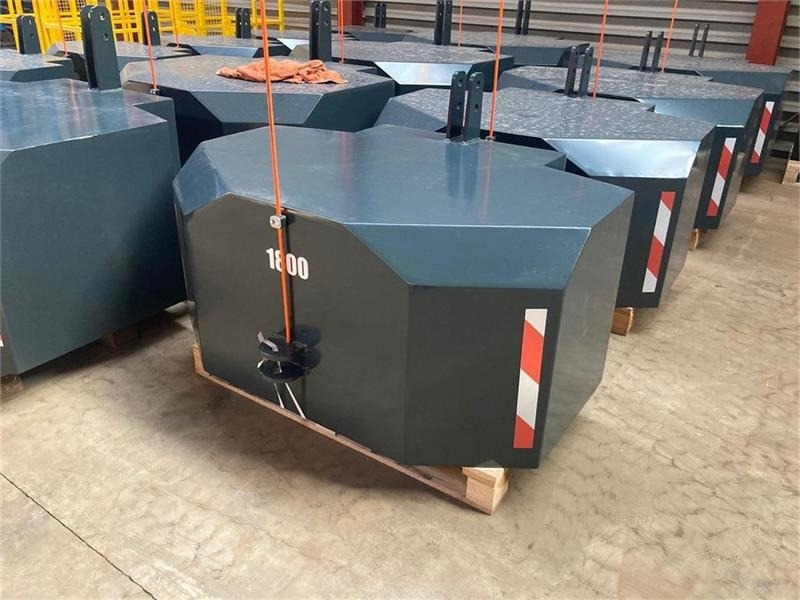 - - - 1800 KG - Contrepoids: photos 1 - - - 1800 KG - Contrepoids: photos 1