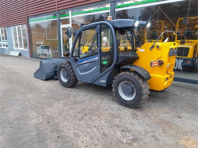 - - - EUROTRAC TH25.6 FABRIKS NY - Chariot télescopique: photos 3 - - - EUROTRAC TH25.6 FABRIKS NY - Chariot télescopique: photos 3