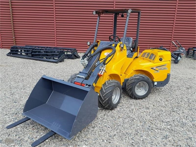 Eurotrac W11 Teleskop - Chargeuse sur pneus télescopique: photos 4 Eurotrac W11 Teleskop - Chargeuse sur pneus télescopique: photos 4
