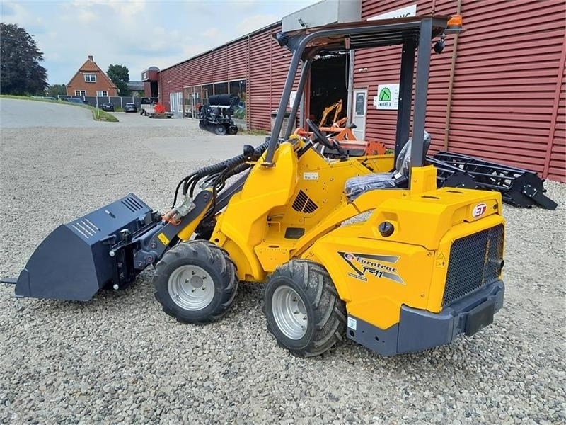 Eurotrac W11 Teleskop - Chargeuse sur pneus télescopique: photos 3 Eurotrac W11 Teleskop - Chargeuse sur pneus télescopique: photos 3