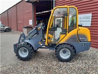 Eurotrac W12S med førerhus, skovl og gafler  - Chargeuse sur pneus: photos 1 Eurotrac W12S med førerhus, skovl og gafler  - Chargeuse sur pneus: photos 1