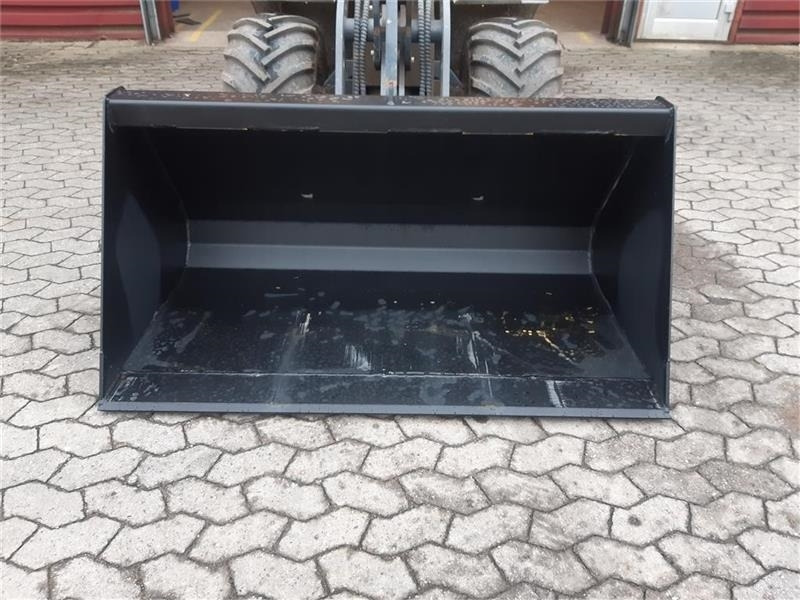 Eurotrac skovl - Godet pour chargeur pour Engins de chantier: photos 2 Eurotrac skovl - Godet pour chargeur pour Engins de chantier: photos 2