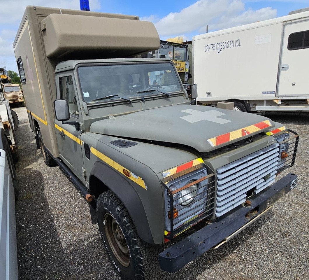 LAND ROVER Défender Ambulance - Véhicule utilitaire: photos 1 LAND ROVER Défender Ambulance - Véhicule utilitaire: photos 1
