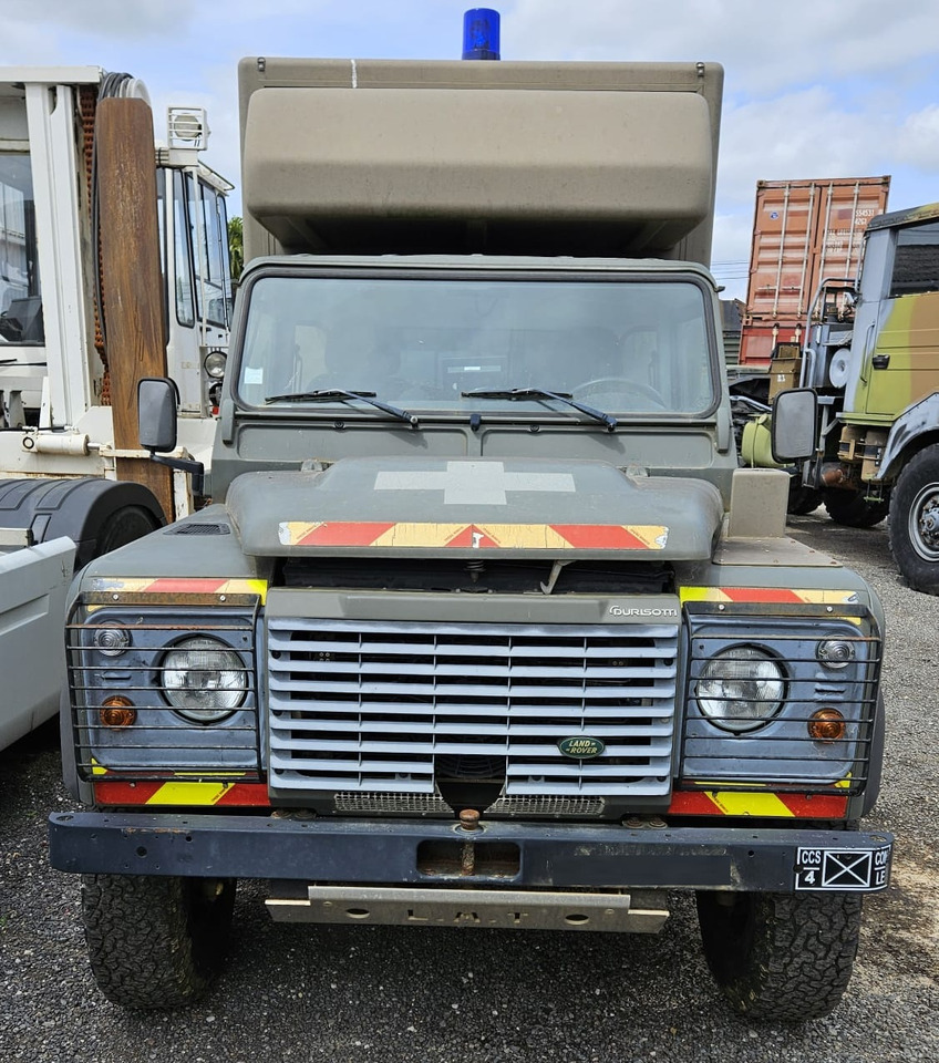 LAND ROVER Défender Ambulance - Véhicule utilitaire: photos 2 LAND ROVER Défender Ambulance - Véhicule utilitaire: photos 2