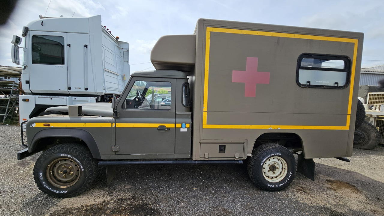 LAND ROVER Défender Ambulance - Véhicule utilitaire: photos 3 LAND ROVER Défender Ambulance - Véhicule utilitaire: photos 3