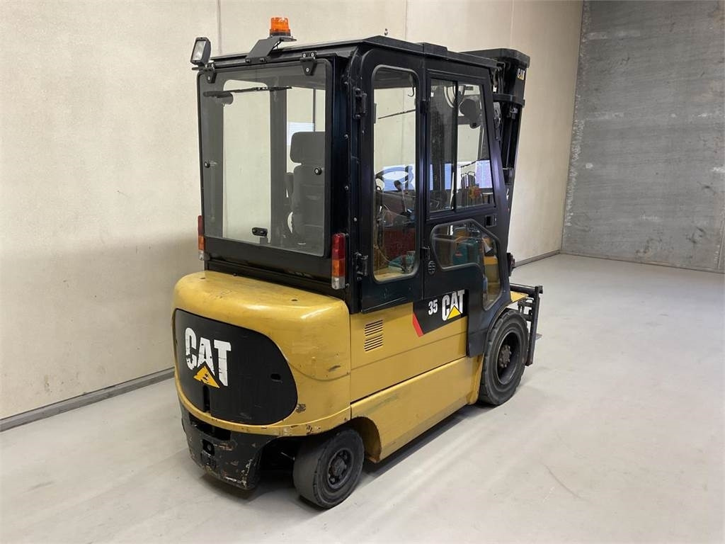 CAT EP35K-PAC - Chariot élévateur électrique: photos 2 CAT EP35K-PAC - Chariot élévateur électrique: photos 2