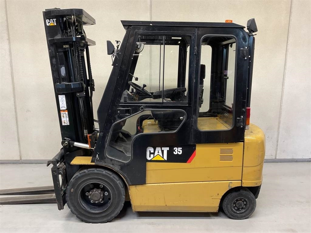 CAT EP35K-PAC - Chariot élévateur électrique: photos 3 CAT EP35K-PAC - Chariot élévateur électrique: photos 3
