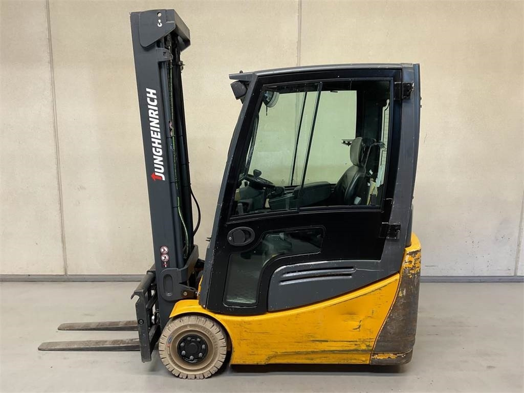 Jungheinrich EFG 216 - Chariot élévateur électrique: photos 3 Jungheinrich EFG 216 - Chariot élévateur électrique: photos 3