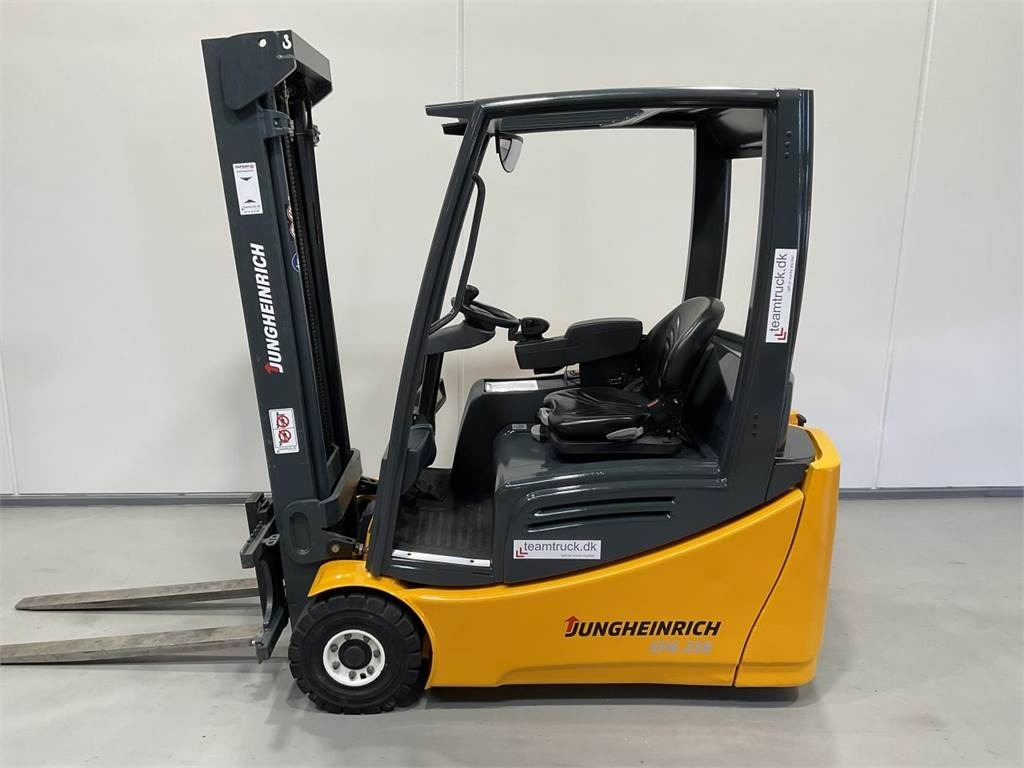 Jungheinrich EFG 216 - Chariot élévateur électrique: photos 3 Jungheinrich EFG 216 - Chariot élévateur électrique: photos 3