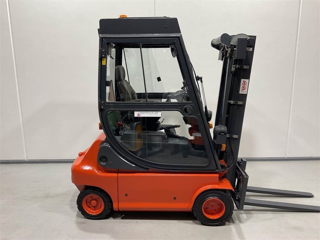 Linde E20P-02 - Chariot élévateur électrique: photos 1 Linde E20P-02 - Chariot élévateur électrique: photos 1