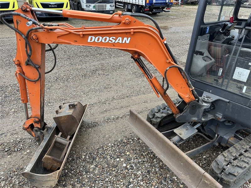 Doosan Slo 18 - 1.8T with bucket packed (Low Hours) - Mini pelle: photos 2 Doosan Slo 18 - 1.8T with bucket packed (Low Hours) - Mini pelle: photos 2