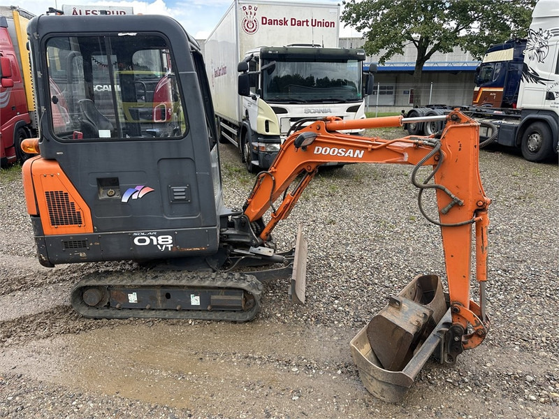 Doosan Slo 18 - 1.8T with bucket packed (Low Hours) - Mini pelle: photos 3 Doosan Slo 18 - 1.8T with bucket packed (Low Hours) - Mini pelle: photos 3