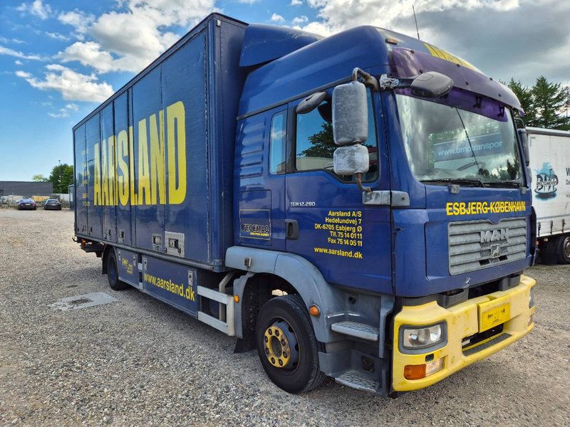 MAN TGM 12.280 // Lift // Sideopening - Camion fourgon: photos 2 MAN TGM 12.280 // Lift // Sideopening - Camion fourgon: photos 2