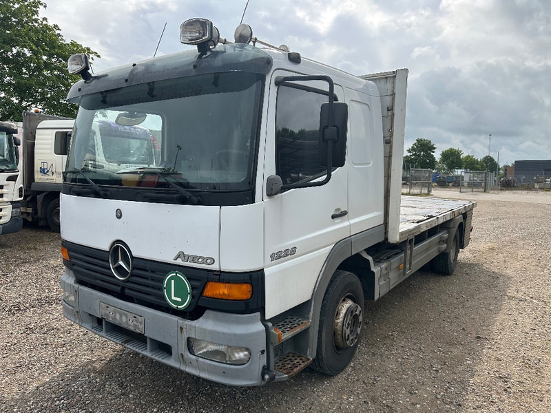 Mercedes-Benz Atego 1228 4x2 - Camion plateau: photos 1 Mercedes-Benz Atego 1228 4x2 - Camion plateau: photos 1