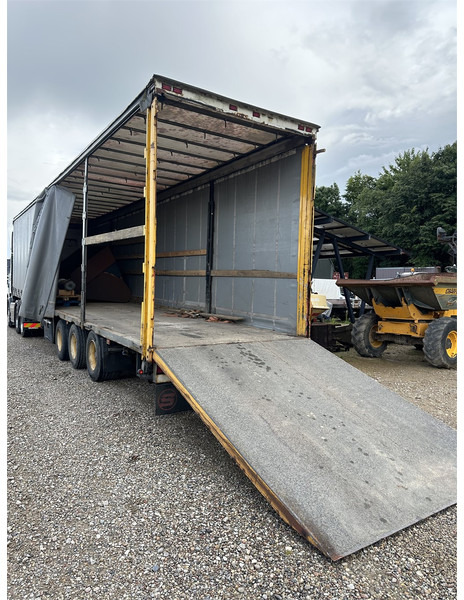 Schmitz Cargobull Machine transport trailer with bag ramp - Semi-remorque: photos 1 Schmitz Cargobull Machine transport trailer with bag ramp - Semi-remorque: photos 1