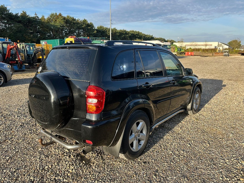 Toyota RAV4 2.0D 4x4 - Fourgon utilitaire: photos 4 Toyota RAV4 2.0D 4x4 - Fourgon utilitaire: photos 4