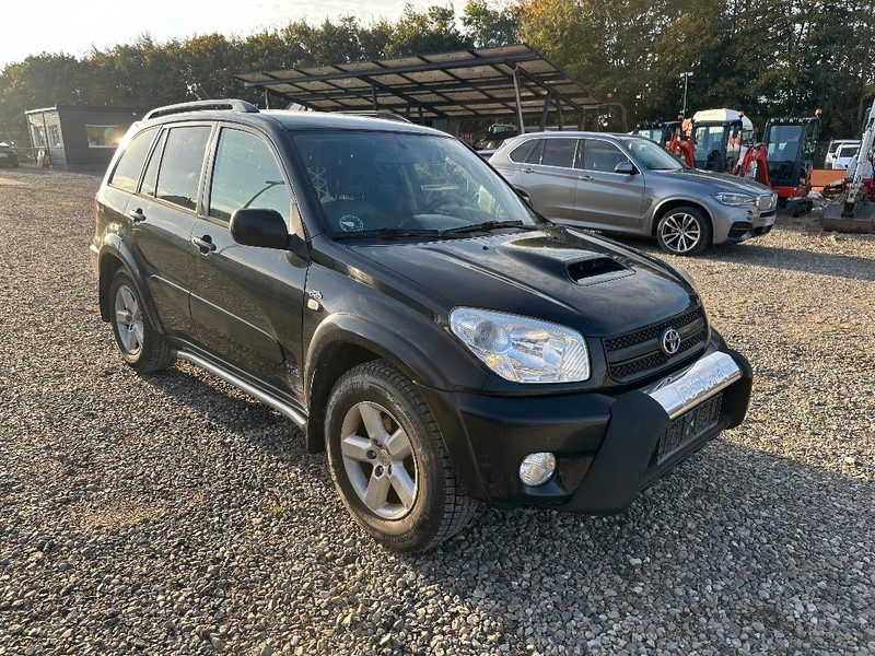 Toyota RAV4 2.0D 4x4 - Fourgon utilitaire: photos 2 Toyota RAV4 2.0D 4x4 - Fourgon utilitaire: photos 2