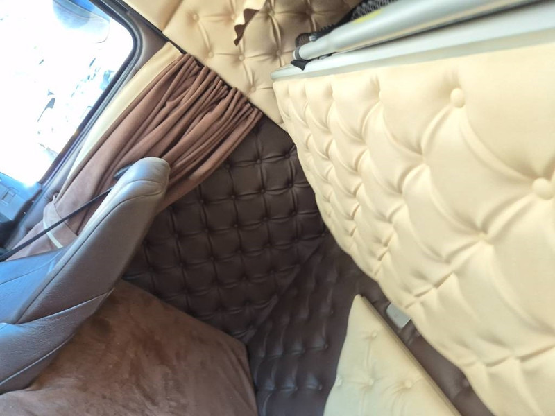 Tracteur routier DAF XF 530 // Big Hydraulic // special interior: photos 17