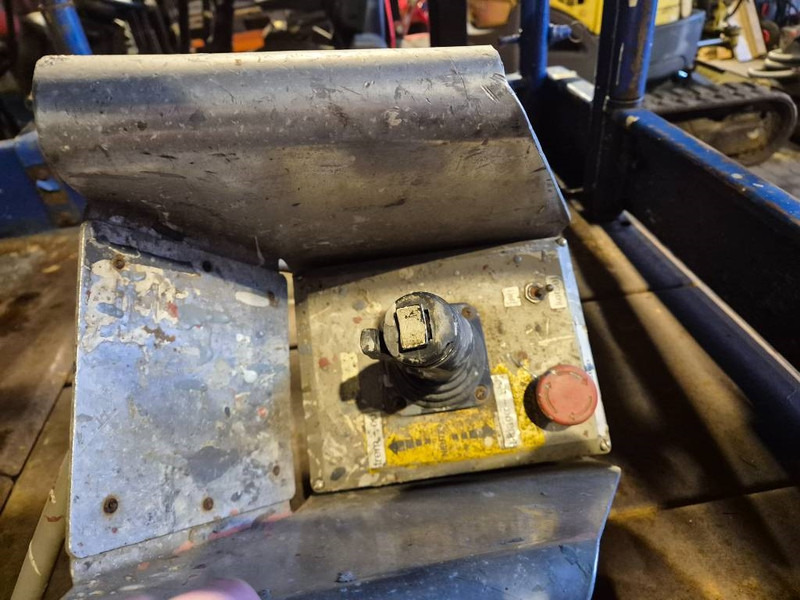 UpRight 2 persons lift - Nacelle ciseaux: photos 5 UpRight 2 persons lift - Nacelle ciseaux: photos 5