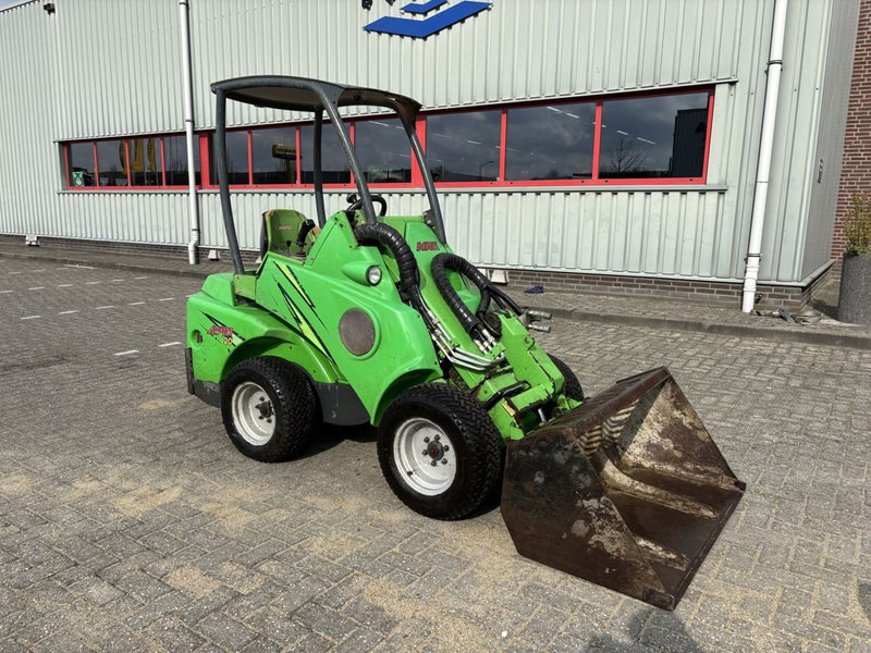 Avant 420 TDL Minishovel - Chargeuse sur pneus: photos 4 Avant 420 TDL Minishovel - Chargeuse sur pneus: photos 4