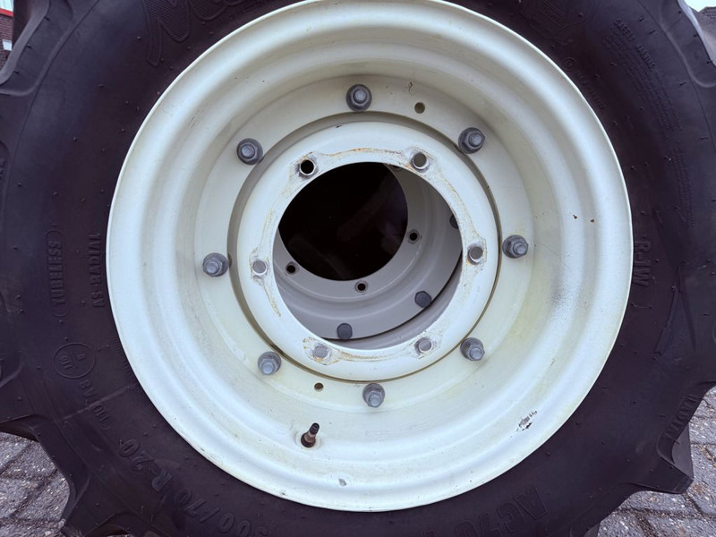 Mitas 420/70R30 & 300/70R20 Compl wheel - Pneus et jantes: photos 3 Mitas 420/70R30 & 300/70R20 Compl wheel - Pneus et jantes: photos 3