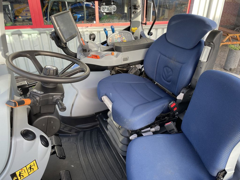 New Holland T5.130 AC Stage V - Tracteur agricole: photos 5 New Holland T5.130 AC Stage V - Tracteur agricole: photos 5