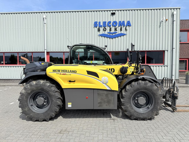 New Holland TH7.42 Elite Verreiker - Chariot télescopique: photos 2 New Holland TH7.42 Elite Verreiker - Chariot télescopique: photos 2