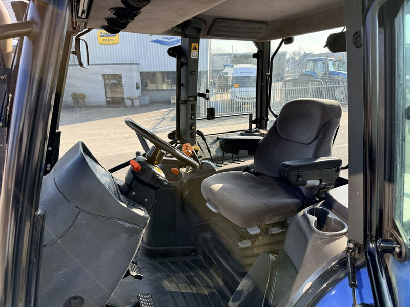 New Holland TM120 Range Command Fronthef + PTO - Tracteur agricole: photos 5 New Holland TM120 Range Command Fronthef + PTO - Tracteur agricole: photos 5