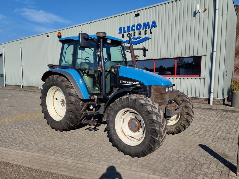 New Holland TS115 - Tracteur agricole: photos 4 New Holland TS115 - Tracteur agricole: photos 4