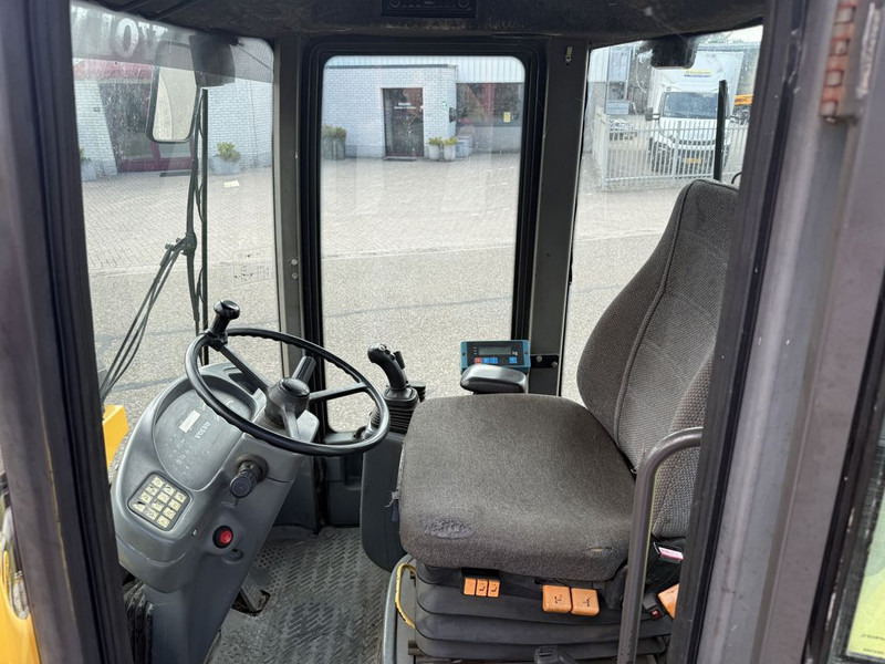 Volvo L30B Pro Shovel - Chargeuse sur pneus: photos 5 Volvo L30B Pro Shovel - Chargeuse sur pneus: photos 5
