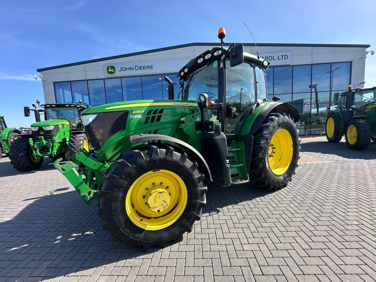 JOHN DEERE 6135R - Tracteur agricole: photos 4 JOHN DEERE 6135R - Tracteur agricole: photos 4