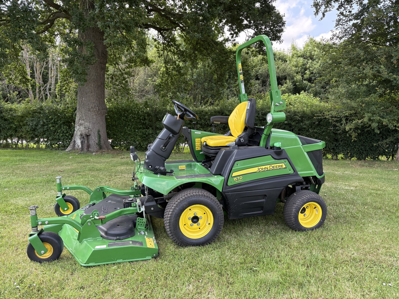 John Deere 1570 Out-Front Mower - Motofaucheuse: photos 1 John Deere 1570 Out-Front Mower - Motofaucheuse: photos 1