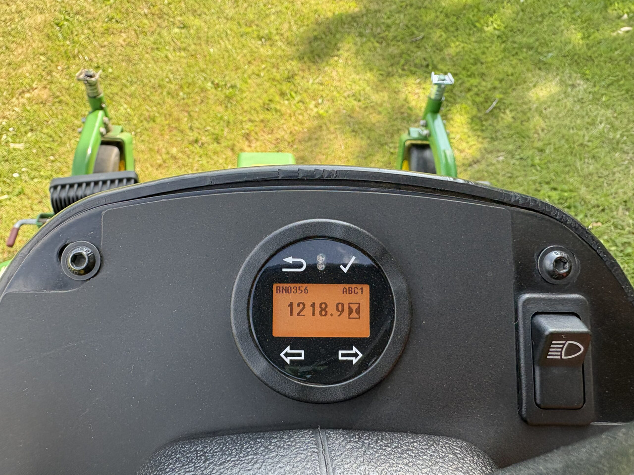 John Deere 1570 Out-Front Mower - Motofaucheuse: photos 5 John Deere 1570 Out-Front Mower - Motofaucheuse: photos 5