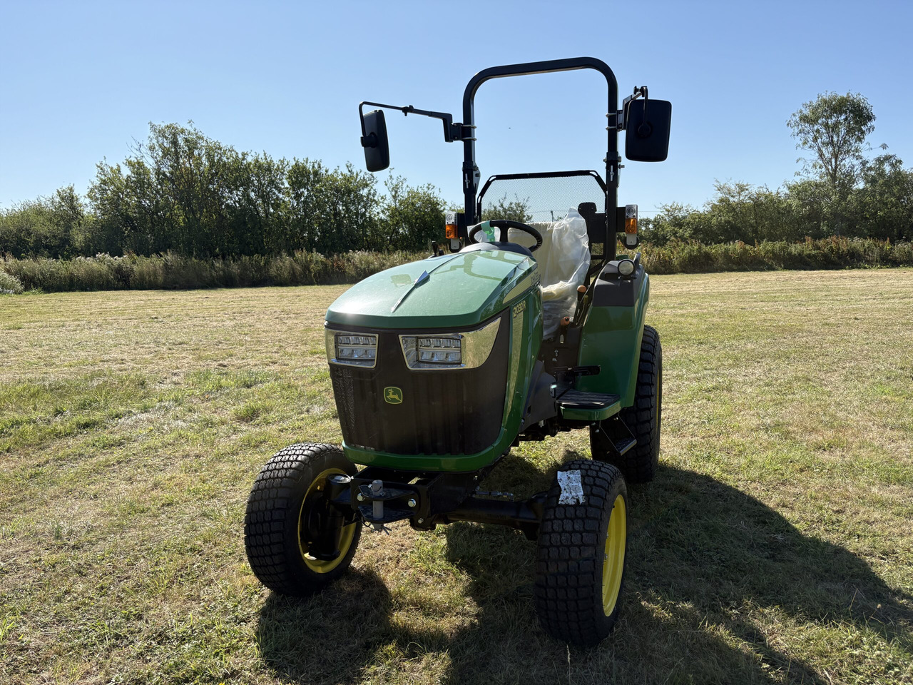 John Deere 2032R Compact Tractor - Micro tracteur: photos 2 John Deere 2032R Compact Tractor - Micro tracteur: photos 2