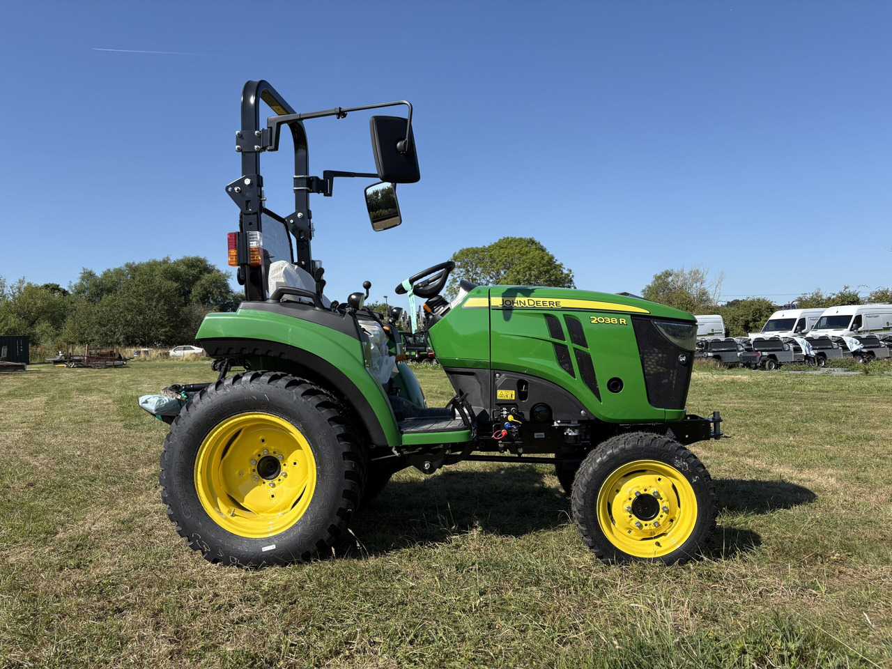 John Deere 2038R Compact Tractor - Micro tracteur: photos 4 John Deere 2038R Compact Tractor - Micro tracteur: photos 4