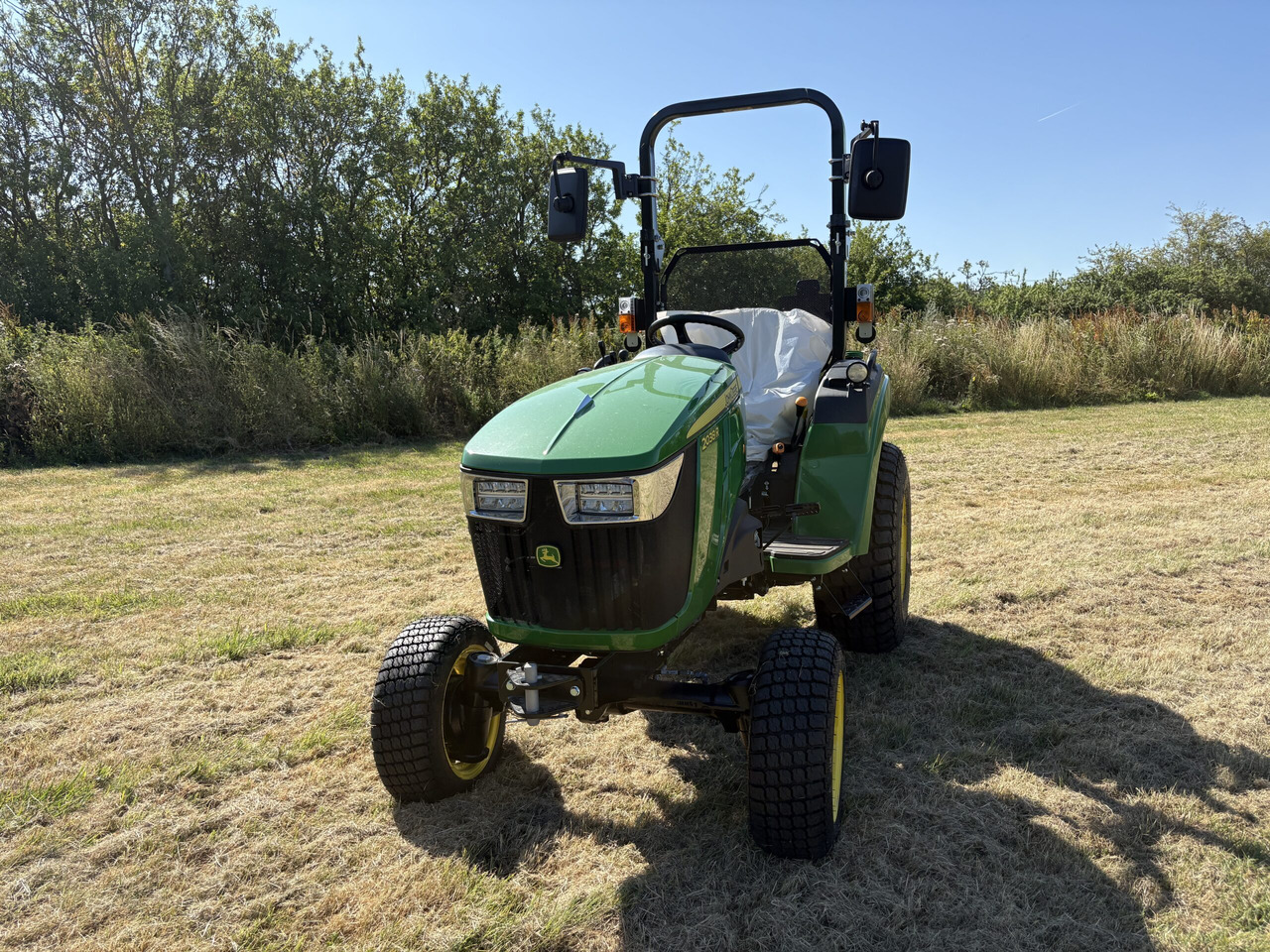 John Deere 2038R Compact Tractor - Micro tracteur: photos 3 John Deere 2038R Compact Tractor - Micro tracteur: photos 3