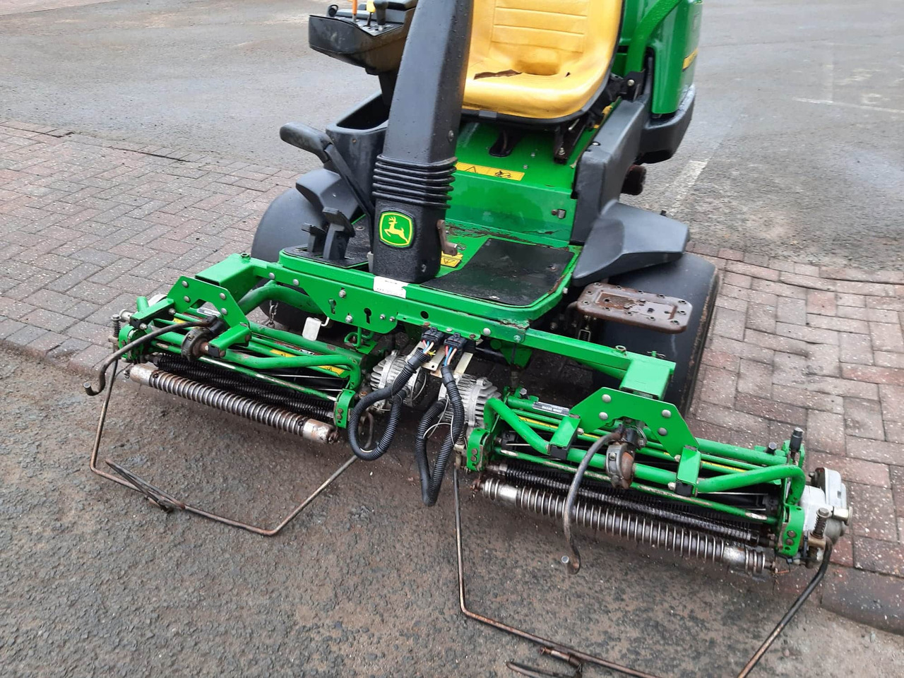 Motofaucheuse John Deere 2500E greens triple mower: photos 6