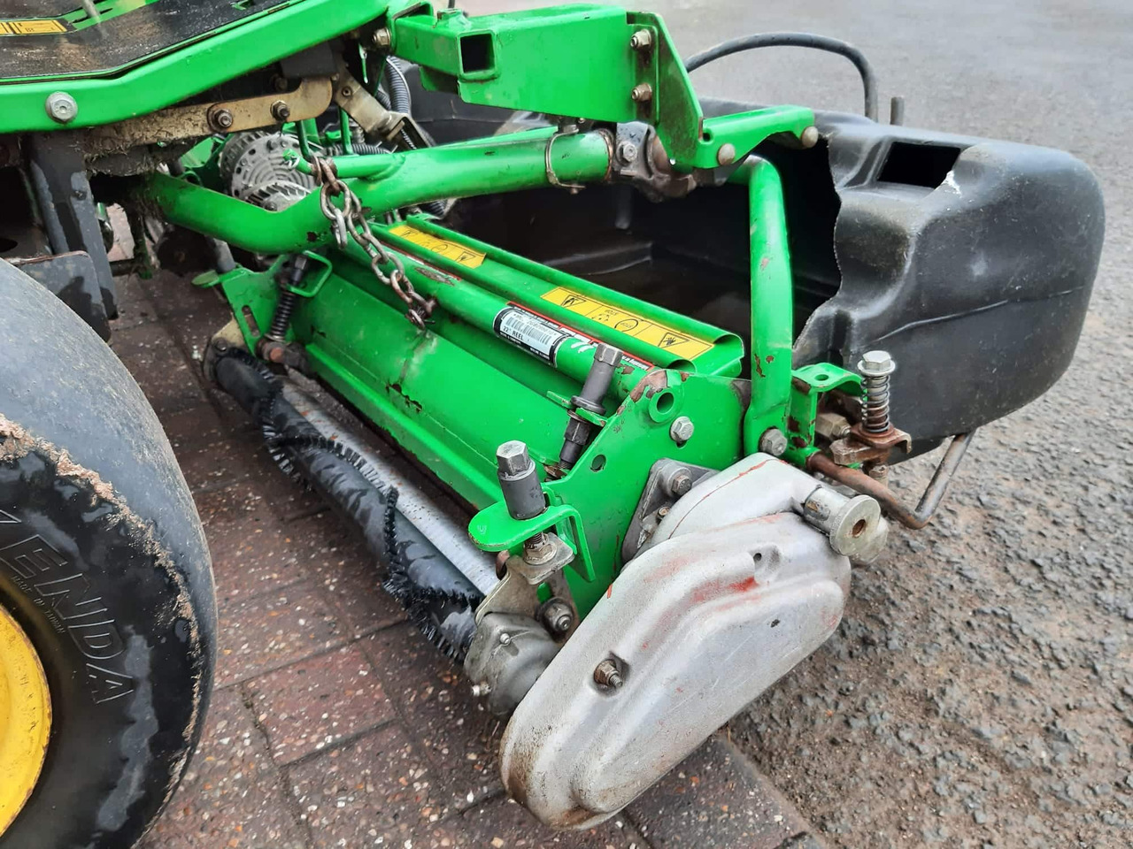 Motofaucheuse John Deere 2500E greens triple mower: photos 12