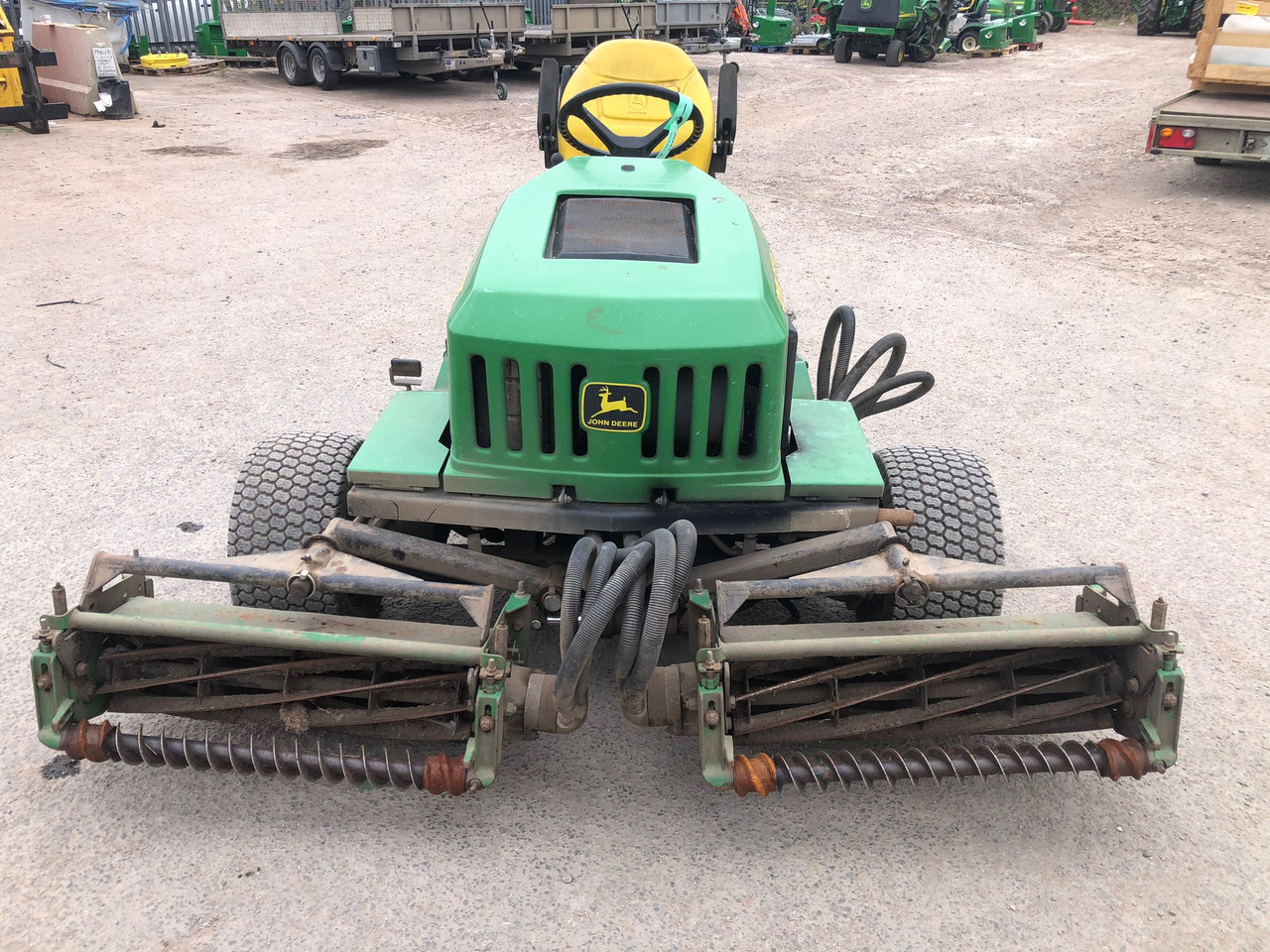 John Deere 2653A utility triple mower - Motofaucheuse: photos 3 John Deere 2653A utility triple mower - Motofaucheuse: photos 3