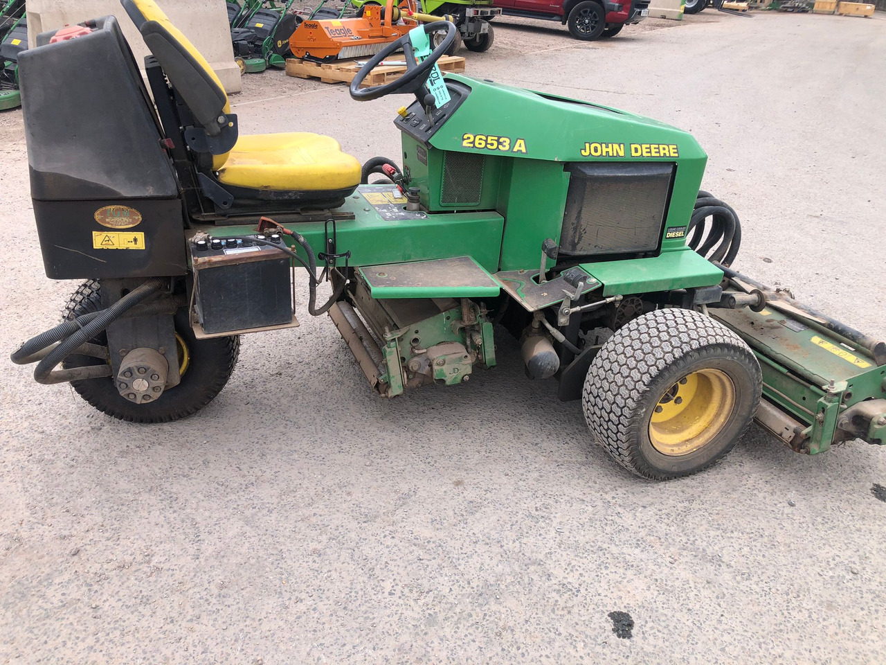 John Deere 2653A utility triple mower - Motofaucheuse: photos 5 John Deere 2653A utility triple mower - Motofaucheuse: photos 5