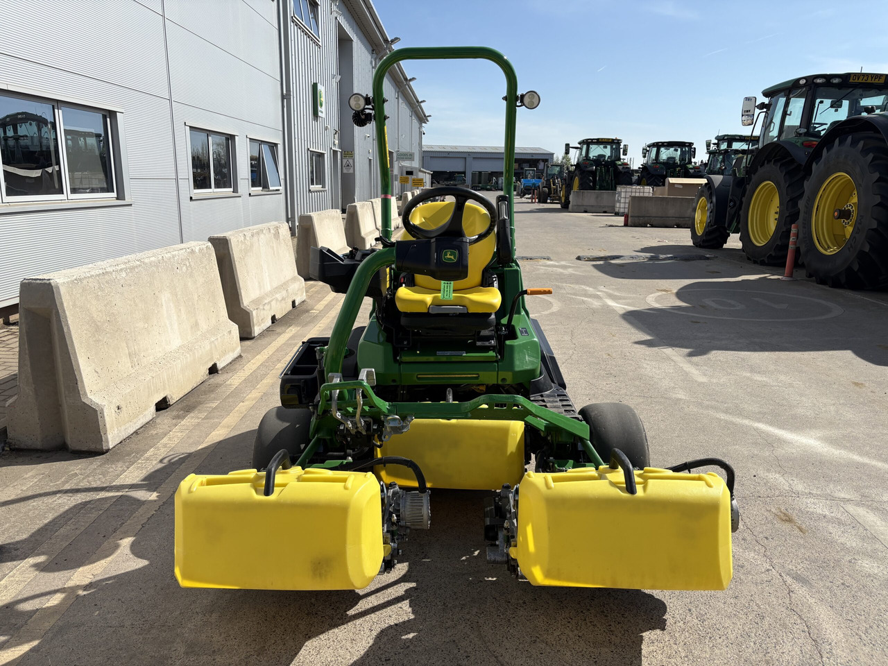 John Deere 2750E Triplex mower - Motofaucheuse: photos 2 John Deere 2750E Triplex mower - Motofaucheuse: photos 2