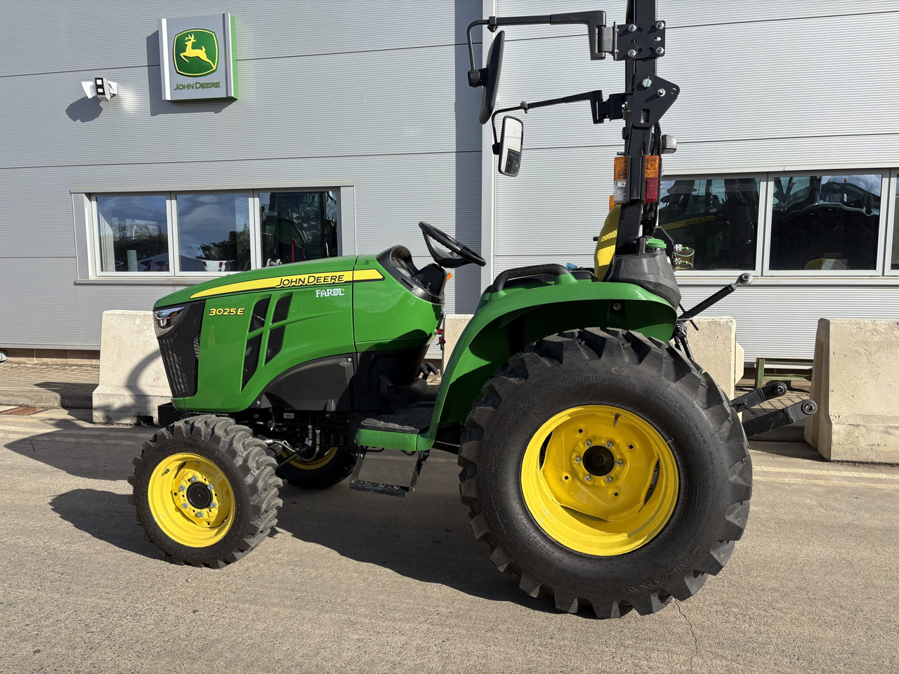 John Deere 3025E Compact tractor - Micro tracteur: photos 1 John Deere 3025E Compact tractor - Micro tracteur: photos 1