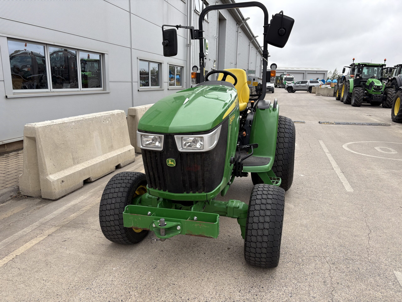 John Deere 3039R Compact Tractor - Micro tracteur: photos 3 John Deere 3039R Compact Tractor - Micro tracteur: photos 3