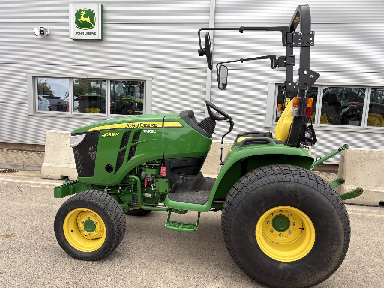 John Deere 3039R Compact Tractor - Micro tracteur: photos 1 John Deere 3039R Compact Tractor - Micro tracteur: photos 1