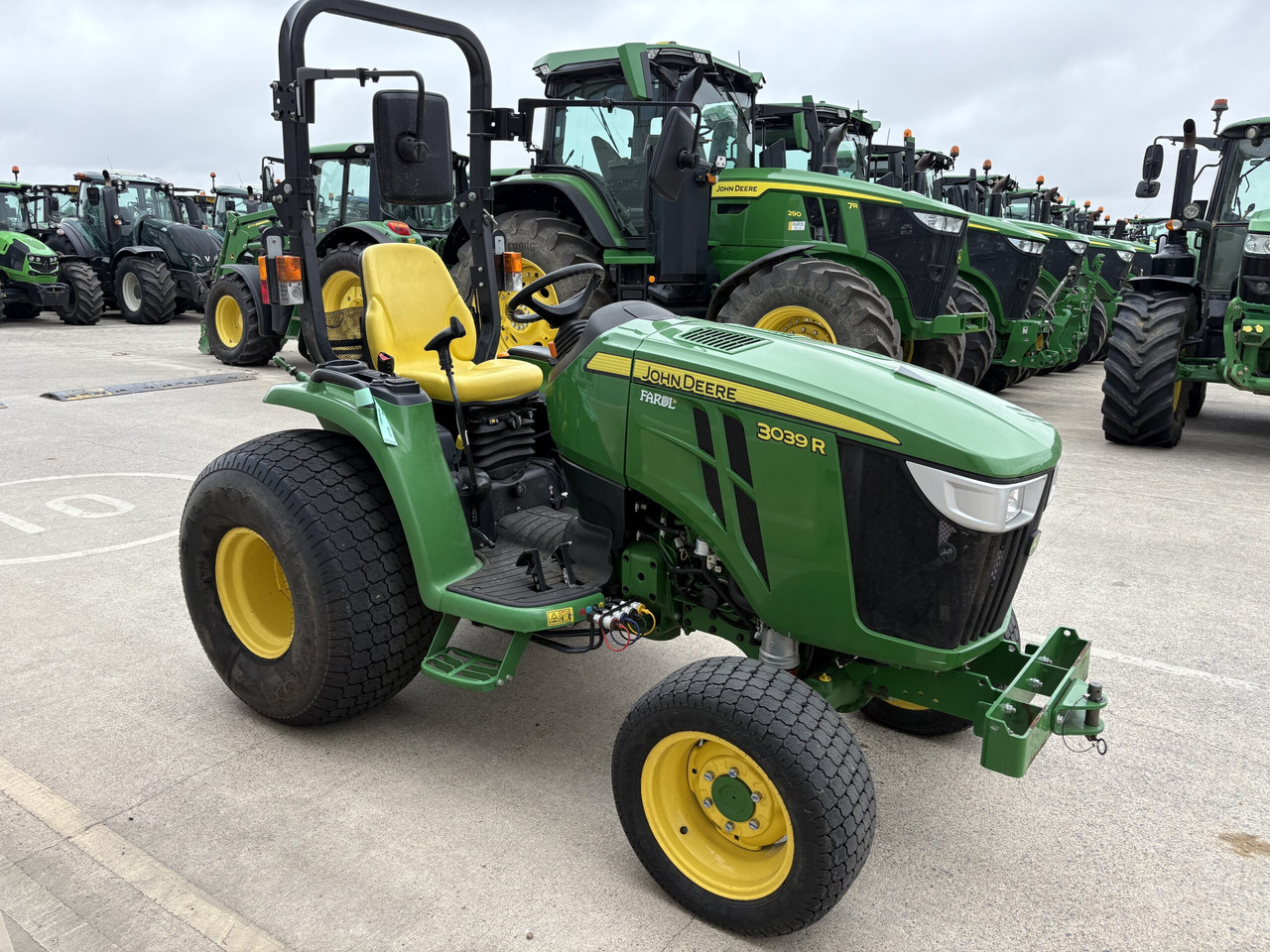 John Deere 3039R Compact Tractor - Micro tracteur: photos 4 John Deere 3039R Compact Tractor - Micro tracteur: photos 4
