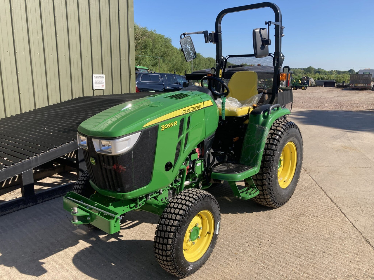 John Deere 3039R compact tractor - Micro tracteur: photos 1 John Deere 3039R compact tractor - Micro tracteur: photos 1