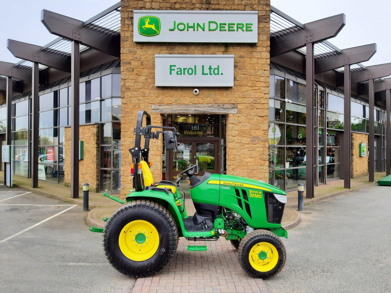 John Deere 3046R compact tractor - Micro tracteur: photos 2 John Deere 3046R compact tractor - Micro tracteur: photos 2