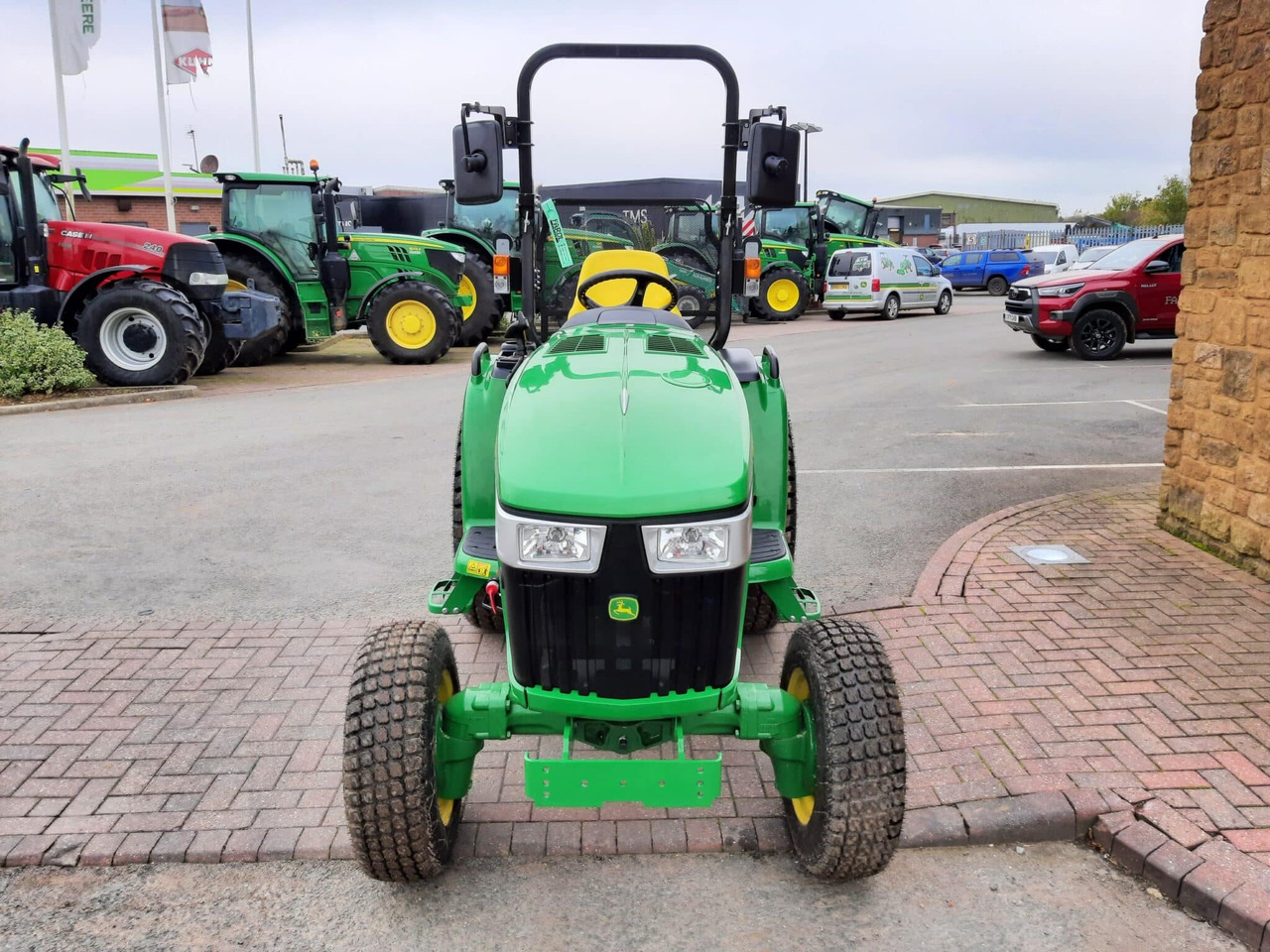 John Deere 3046R compact tractor - Micro tracteur: photos 4 John Deere 3046R compact tractor - Micro tracteur: photos 4