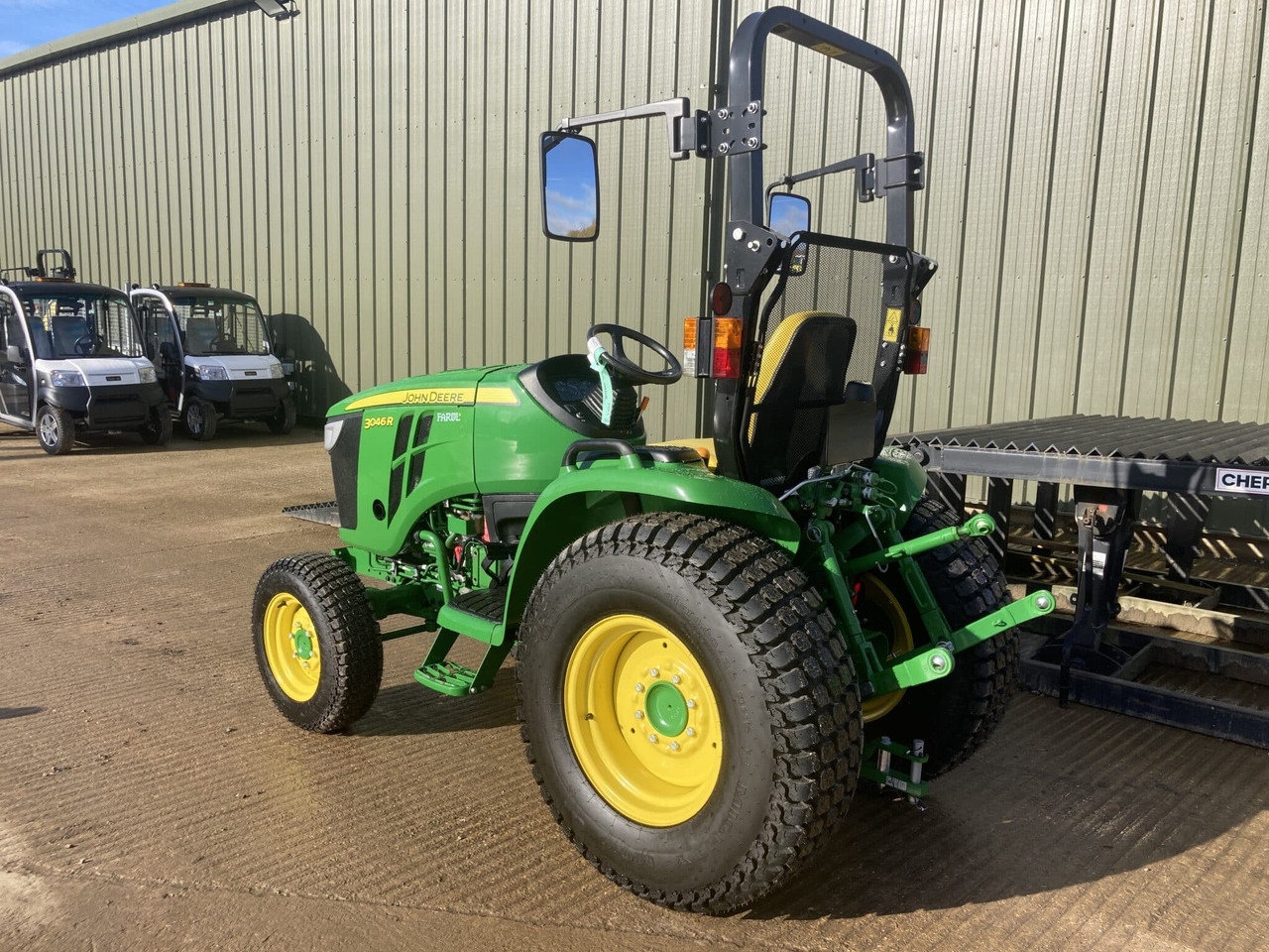 John Deere 3046R compact tractor - Micro tracteur: photos 3 John Deere 3046R compact tractor - Micro tracteur: photos 3