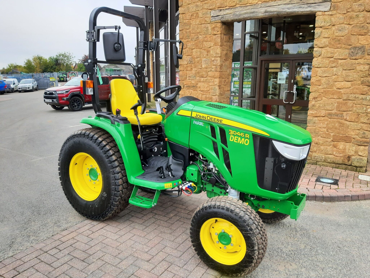 John Deere 3046R compact tractor - Micro tracteur: photos 1 John Deere 3046R compact tractor - Micro tracteur: photos 1
